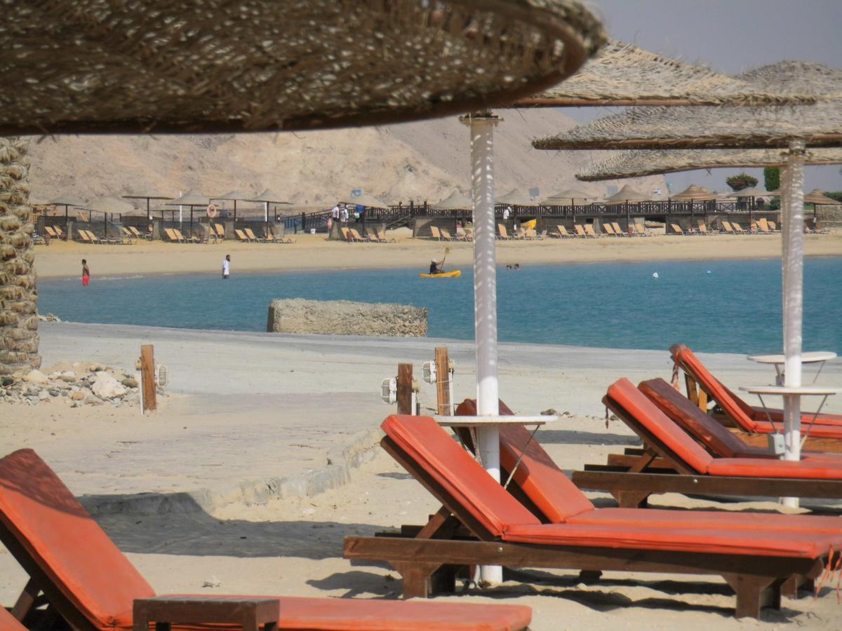 Three-Bedroom Apartment At Louly Beach Resort Ain Sukhna Eksteriør billede